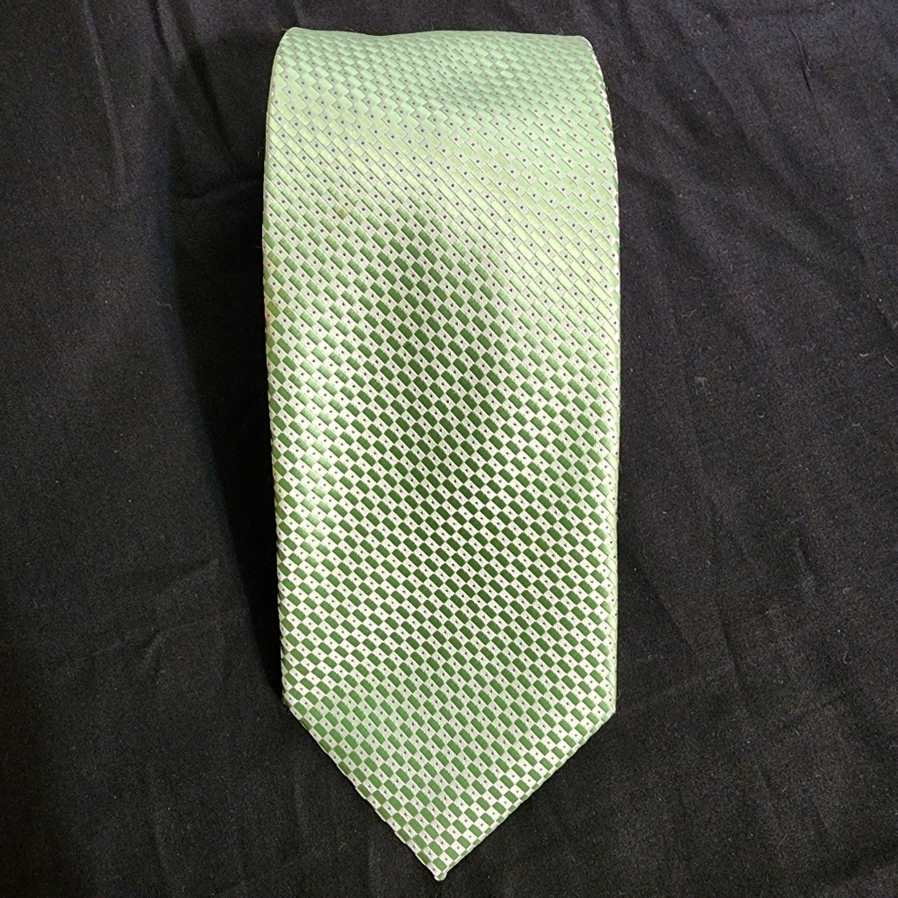 Vintage Covington Tie, 100% polyester.  light green, 58x3 in